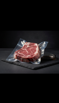 Ribeye Steak am Knochen, transparente Hülle